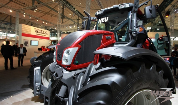 AGRITECHNIKA 2012 – CHALLENGER AND VALTRA