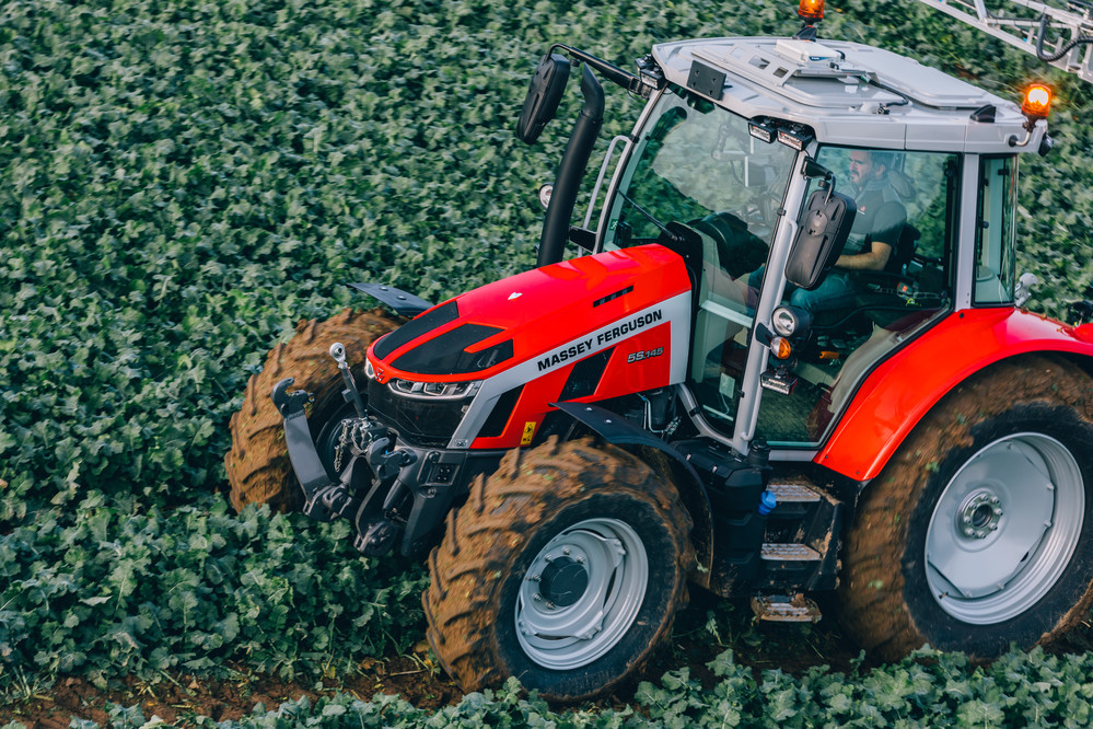 Massey Ferguson кани всички в Agrispace за откриването на новия Agri Corner, благотворителна инициатива Pink October и специално представяне на трактор MF5S