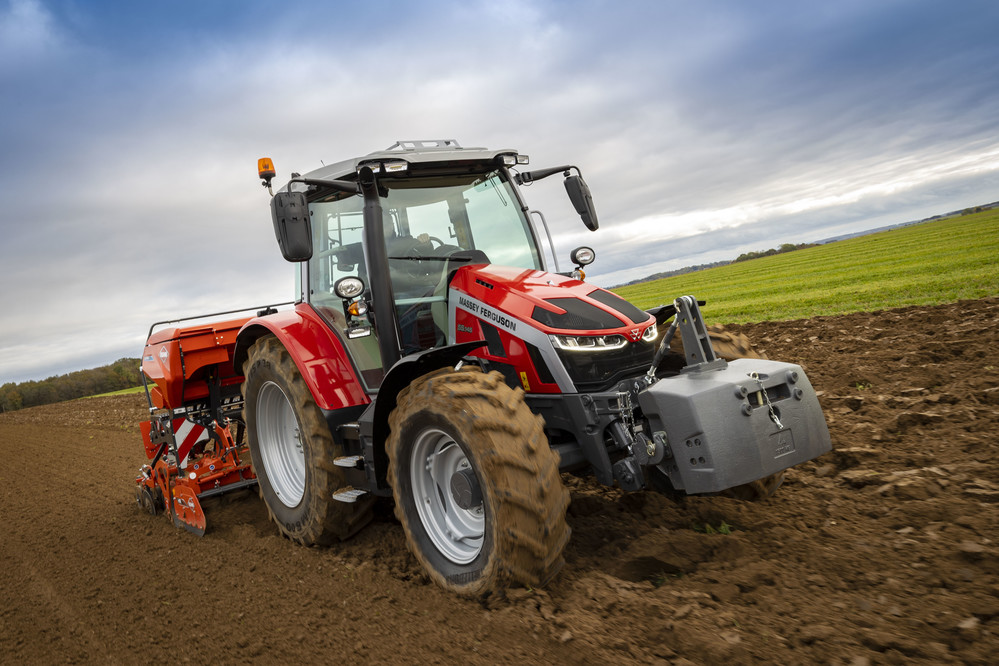 Новият MF 5S Dyna-VT: универсалност и комфорт от ново поколение